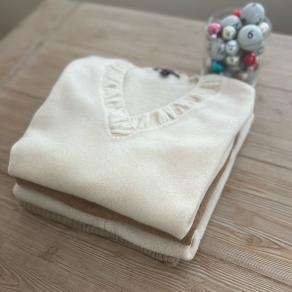 Ralph Lauren 100% Cashmere Ruffle V-Neck Sweater – Ivory, Size M - Picture 2 of 5